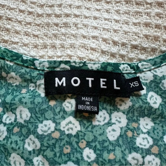 Motel Rocks Yiava Crop Top In Floral Field Green size XS - Picture 4 of 8